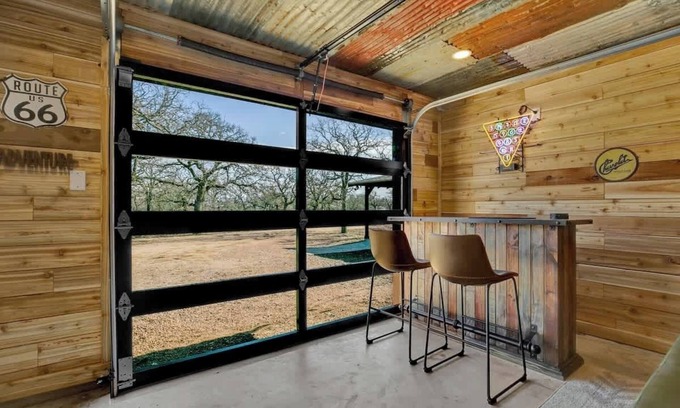 Fredericksburg Casa | Shady Lane Lodge - Near Town & Wheelchair Access