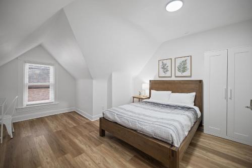 Shadyside Casa | Shadyside, Pittsburgh !G Modern and Bright Private Bedroom with Shared Bathroom