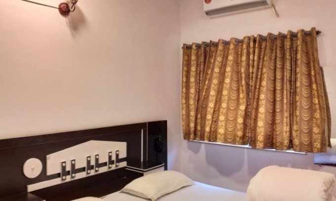 Goregaon West Cama Y Desayuno | Shaheer Hospitality 111