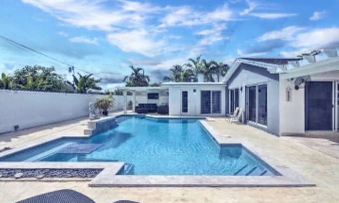 Miami Lakes Casa | Shakys house