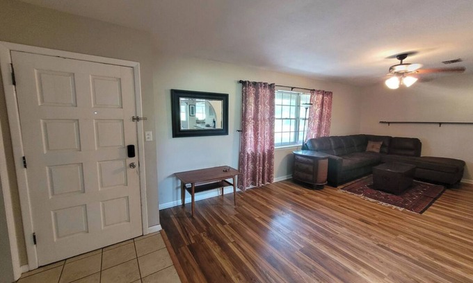 Lake Lorraine Casa | Shalimar Home- Enclosed Patio /Deck/Garage