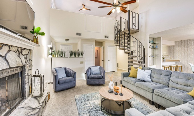 Shalimar Casa | Shalimar Townhome w/ Screened Porch: 6 Mi to Beach