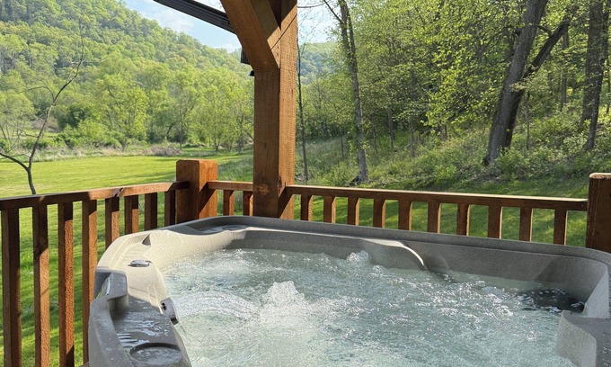Gays Mills Cabina | Shalom cabin with private hot tub, Shalom Cabin