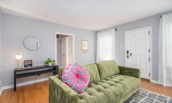 South Bend Casa | Shamrock Sanctuary walkable to Notre Dame 1.5 mi