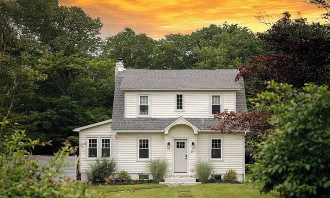 Livingston Manor Casa | Shandelee Brook House: Hot Tub Serenity | Peaceful Surroundings | 5 Mins to Livi
