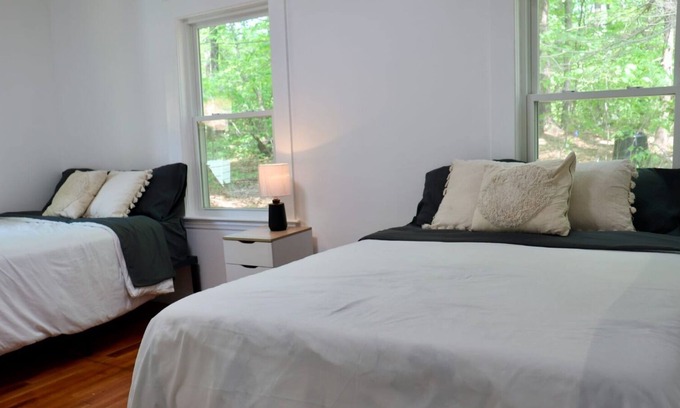 Windham Cabina | Shangri-La: Cozy Cottage Cabin A lovely cabin nestled amidst breathtaking nature