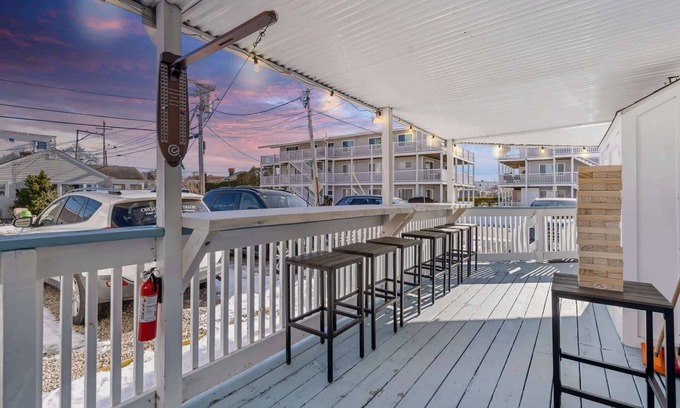Hampton Condominio | Shangri-La Escape | Steps to Beach and Marina | AC