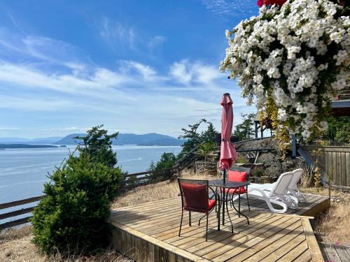 Pender Island Casa | Shangri-La Oceanfront vacation home