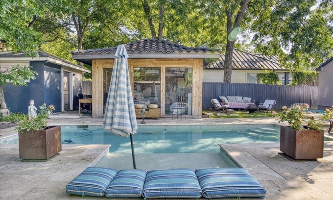 North Loop Casa | Shangri-La with Pool in Charming Hyde Park