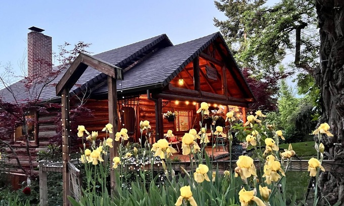 Jacksonville Cama Y Desayuno | Share a Spacious log cabin home. 5 minutes walk to Historic Jacksonville!
