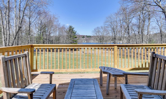 Ellenville Cabina | Shared Fire Pit & Kayaks: Catskills Lake Retreat!