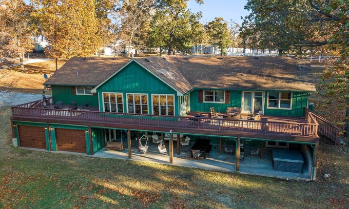 Grove Casa | Shared Hot Tub, Pool & Dock: Lakefront Grove House