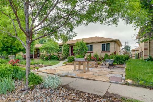 Northeast Park Hill Apartamento | Shared Patio and Fire Pit Denver Apartment