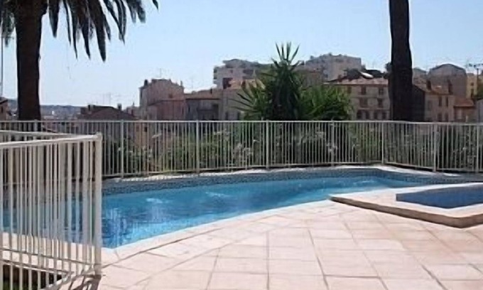 Riou - Petit Juas - Av de Grasse Apartamento | Piscina y jardín compartidos