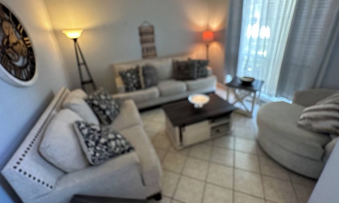 Stone Oak Casa | Sharing Oasis luxurious house with family. one bedroom and private bathroom.