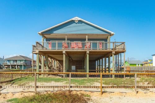 Surfside Beach Casa | Shark Tooth - Beachfront - Pet & Family Friendly