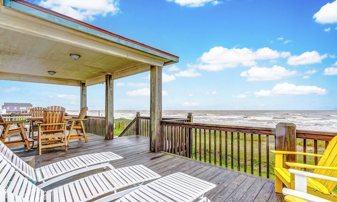 Gilchrist Casa | SharkyFin's II - a comfy, 3 bedroom, 3 bath home that sleeps 9..
