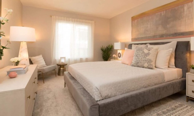 Sharon Heights Condominio | Sharon Green: Bright 3BR Condo