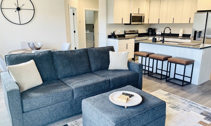 Mesquite Condominio | Sharp Mesa Oasis by Mesquite Vacation Rentals with Private Balcony, Community Pool Access and $510 in free daily activities