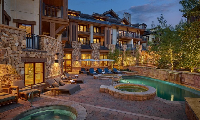 Vail Complejo | Sharply Appointed Plaza Room with Custom Artwork - Steps to Pool, Dining & Spa