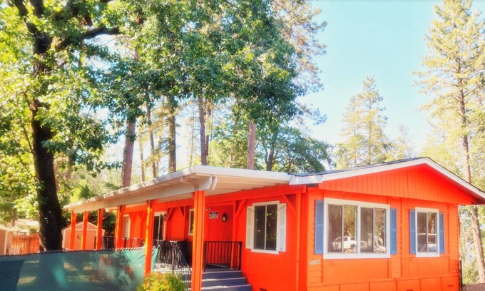 Lakehead-Lakeshore Casa | Shasta Lake Family Paradise - 15 min from Caverns