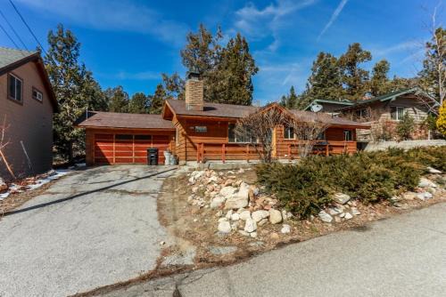 Whispering Forest Casa | Shasta Mountain Cabin - 1916 by Big Bear Vacations