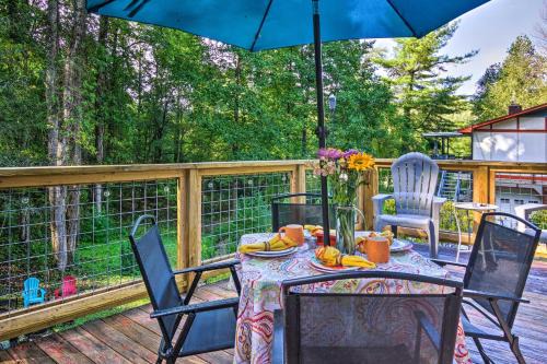 Hendersonville Casa | Shaw Creek Cottage with Fire Pit and Forest Views