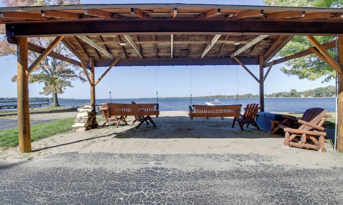 Cecil Cabina | Shawano Lake Cabin w/ Boat Dock!