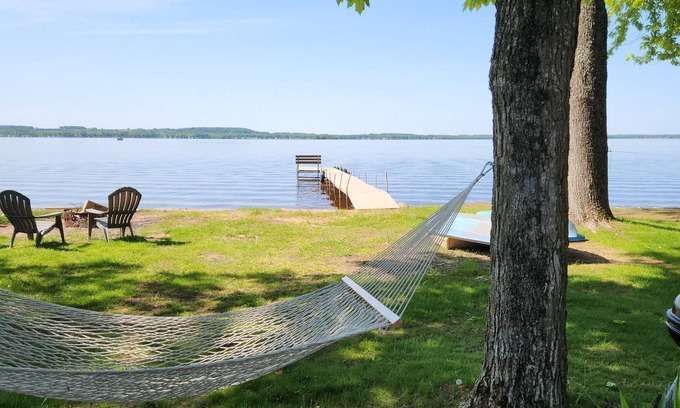 Shawano Cabaña | Shawano Lake Cottage. Great Beach. Directly on the Lake