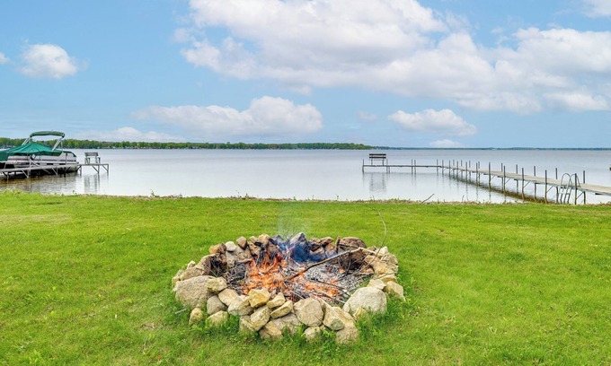 Krakow Casa | Shawano Lake House w/ Boat Dock, Kayaks, & Grill!