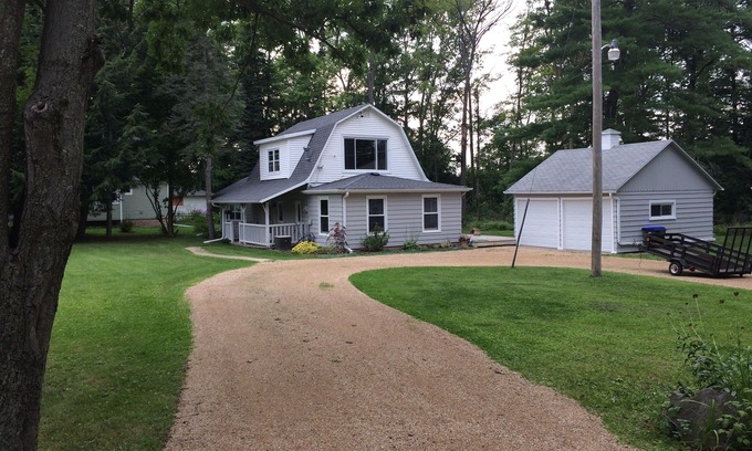 Shawano Casa | Shawano WI Wolf River casa con acceso al lago a través del canal del lago Shawano