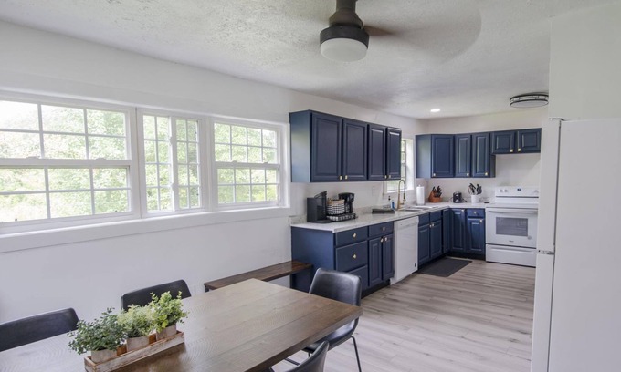 Monteagle Casa | Shea s Chalet - Cozy Home in Monteagle TN