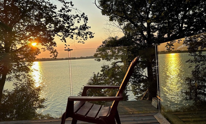 Picton Cabaña | Sheba’s Island (Prince Edward County) 3 bedroom lakefront cottage