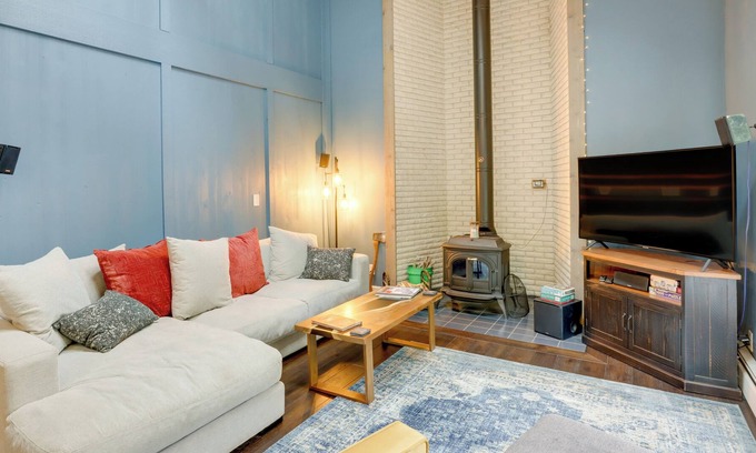 Sheboygan Casa | Sheboygan Vacation Home: Walk to Lake Michigan!