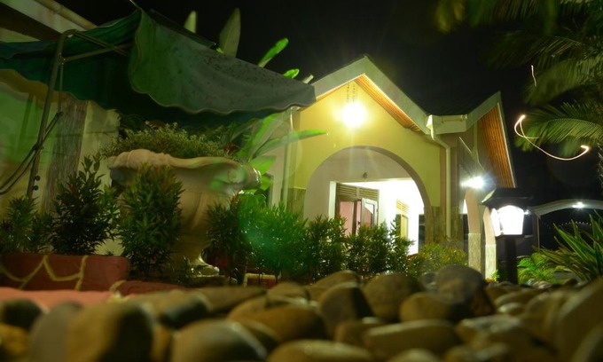 Fort Portal Cama Y Desayuno | Sheevy"s Bed N Breakfast