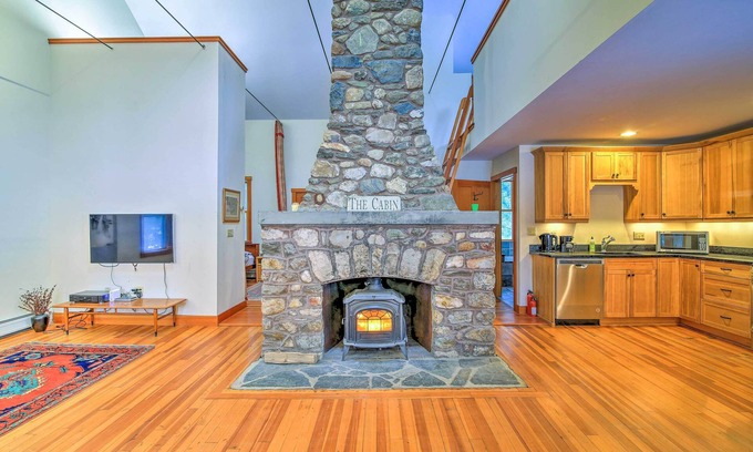 Shelburne Cabina | Serene Shelburne Studio Cabin w / Spring-Fed Pool!