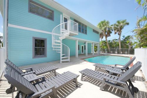 Mid Island Casa | Shell Bound by Sun Palace Vacations