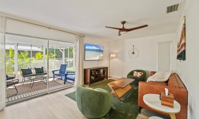Venice Apartamento | SHELL-HAUS | Venice Beach House | 5-min to Gulf