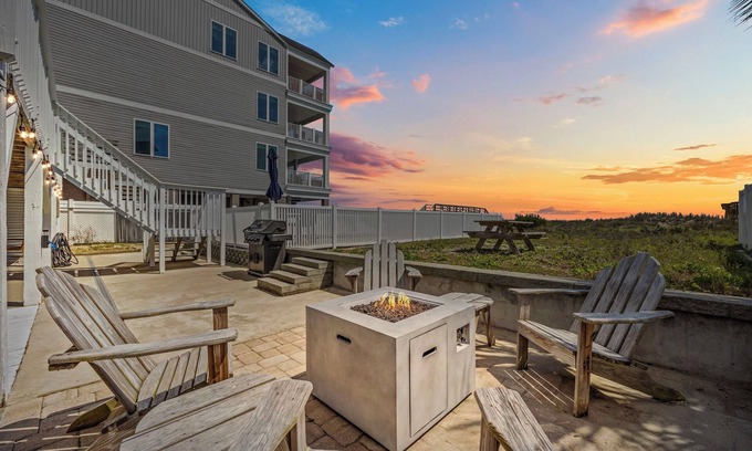 North Myrtle Beach Casa | Shell Yeah Oceanfront Casa*Heated Pool*Firepit*Bar