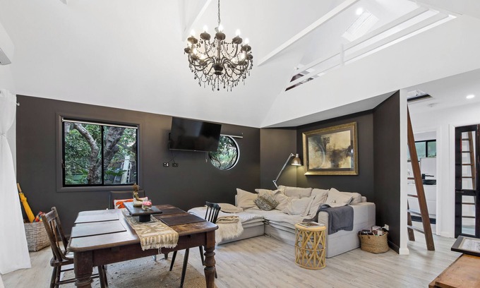 Sawtell Casa | Shellies on the Beach Little House - 2BR Absolute Beachfront with Outdoor Bath