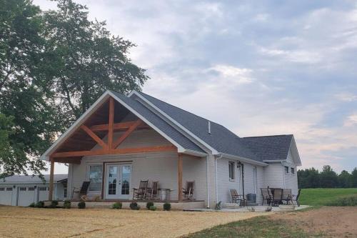 Clay Casa | Shelton Farmhouse