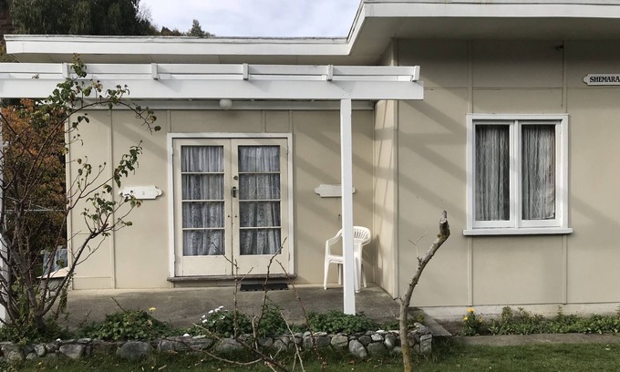 Queenstown City Centre Cabaña | Shemara Quaint Cottage - 5 mins walk to town