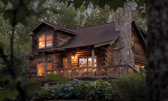 Dyke Cabina | Shenandoah Log Cabin *Hot Tub* *Indoor Fireplace*