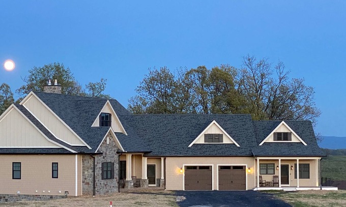 Stephens City Casa | Shenandoah Valley luxury w/stunning orchard & Blue Ridge Mountain views