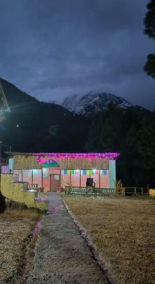 Palampur Casa | Shephard cheminèe
