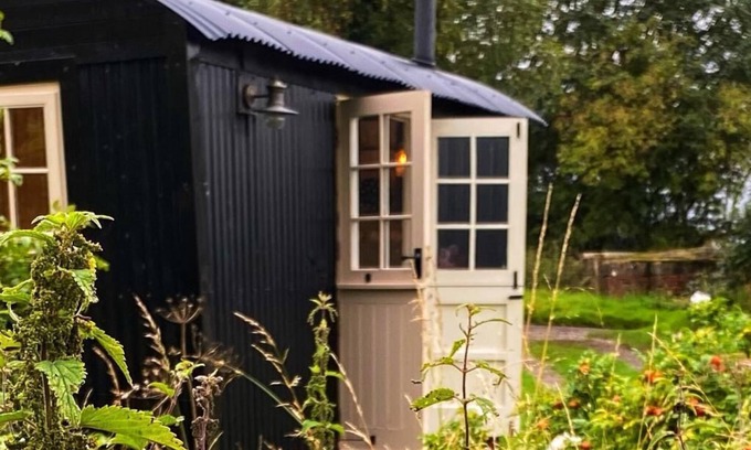Lemington Cabina | Shepherd hut Glamping in Northumberland