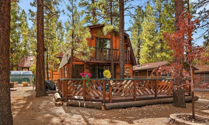 Woodlands Cabina | Shepherd's Cabin - Gambrel Cabin, Spacious While Still Being Cozy And Inviting! 2 Bedroom Cabin