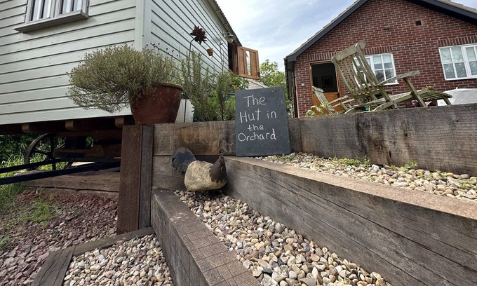 Peterstow Cabina | Shepherd's Hut in a Herefordshire Cider Orchard