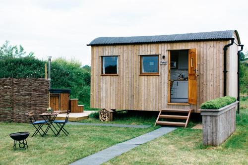 Banbury Otro | Shepherd's Huts in Barley Meadow at Spring Hill Farm