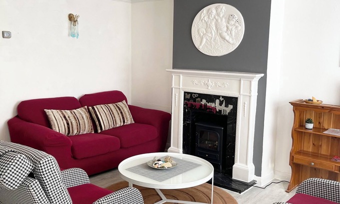 Redbridge Casa | Shepherds House- Spacious 3/4 Bedroom